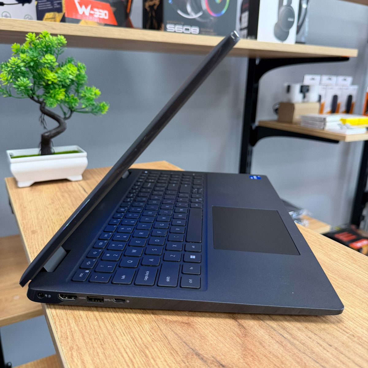 Ноутбук Dell Latitude 3520/ 15.6" FullHD, IPS/ Intel Core i5 1135G7 (4 ядра/ 8 потоків)/ Intel Iris Xe/ 8 GB/ 256 GB SSD NVME (Б/В) 