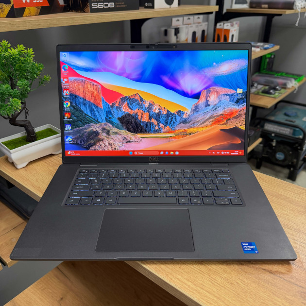 Hоутбук Dell Latitude 7520/ 15.6" FullHD, IPS/ Intel Core i7 1185G7 (4 ядра/ 8 потоків)/ Intel Iris Xe/ 16 GB/ 256 GB SSD NVME (Б\В)