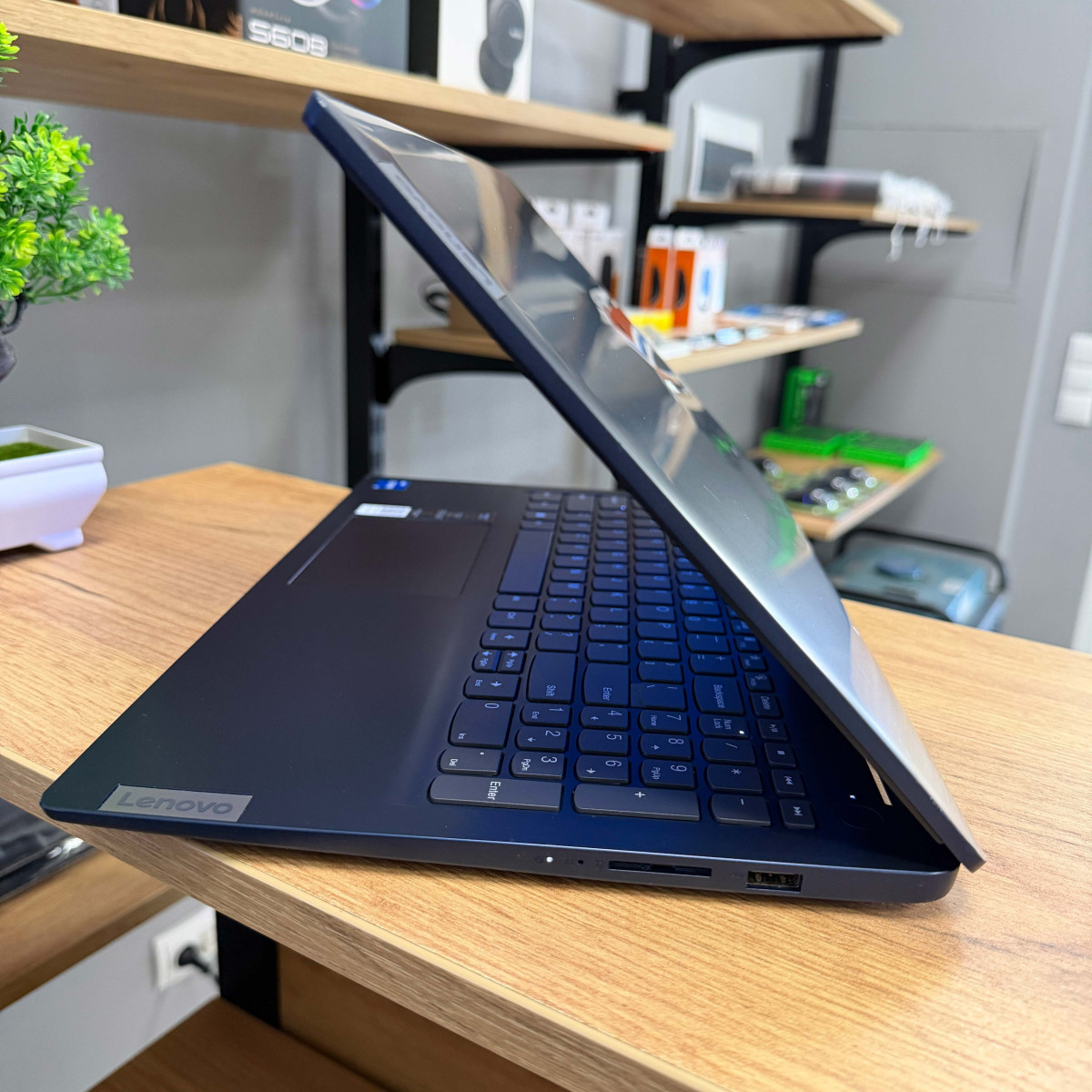 Сенсорний ультрабук Lenovo IdeaPad 3 15IAU7/ 15.6" FullHD, IPS/ Intel Core i5 1235U (10 ядер/ 12 потоків)/ Intel UHD/ 8 GB/ 512 GB SSD NVME (Б/В)