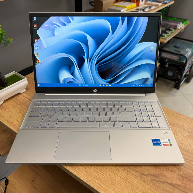 Сенсорний ультрабук HP Pavilion 15-eg2xxx/ 15.6" FullHD, IPS/ Intel Core i5 1235U (10 ядер/ 12 потоків)/ Intel UHD/ 8 GB/ 512 GB SSD NVME (Б/В)
