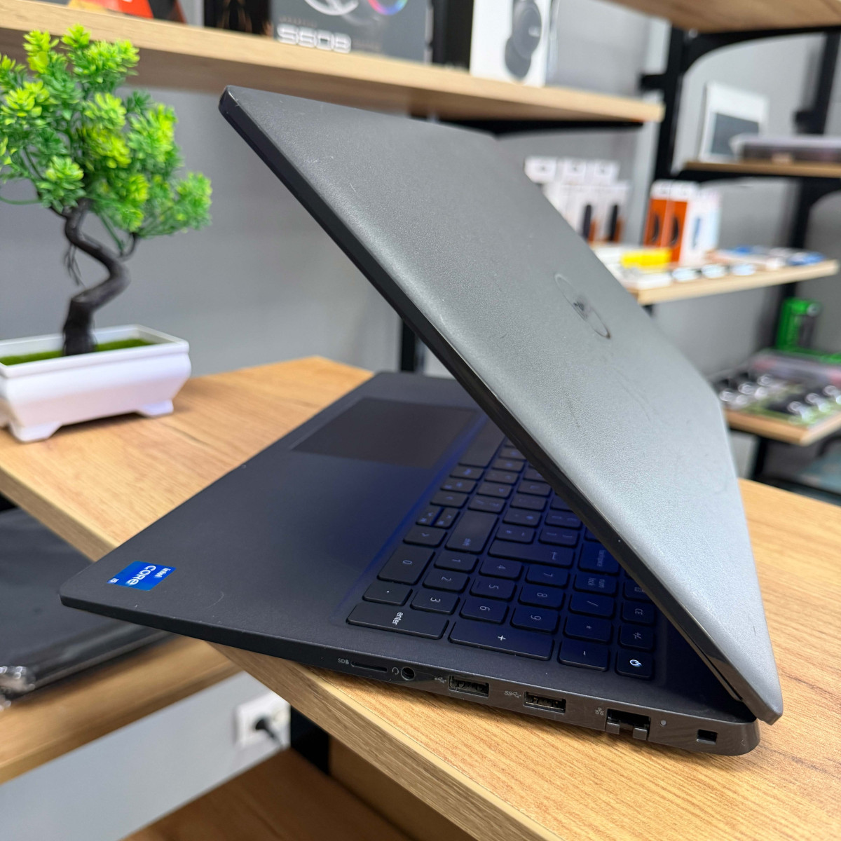 Ноутбук Dell Latitude 3520/ 15.6" FullHD, IPS/ Intel Core i5 1135G7 (4 ядра/ 8 потоків)/ Intel Iris Xe/ 8 GB/ 256 GB SSD NVME (Б/В) 