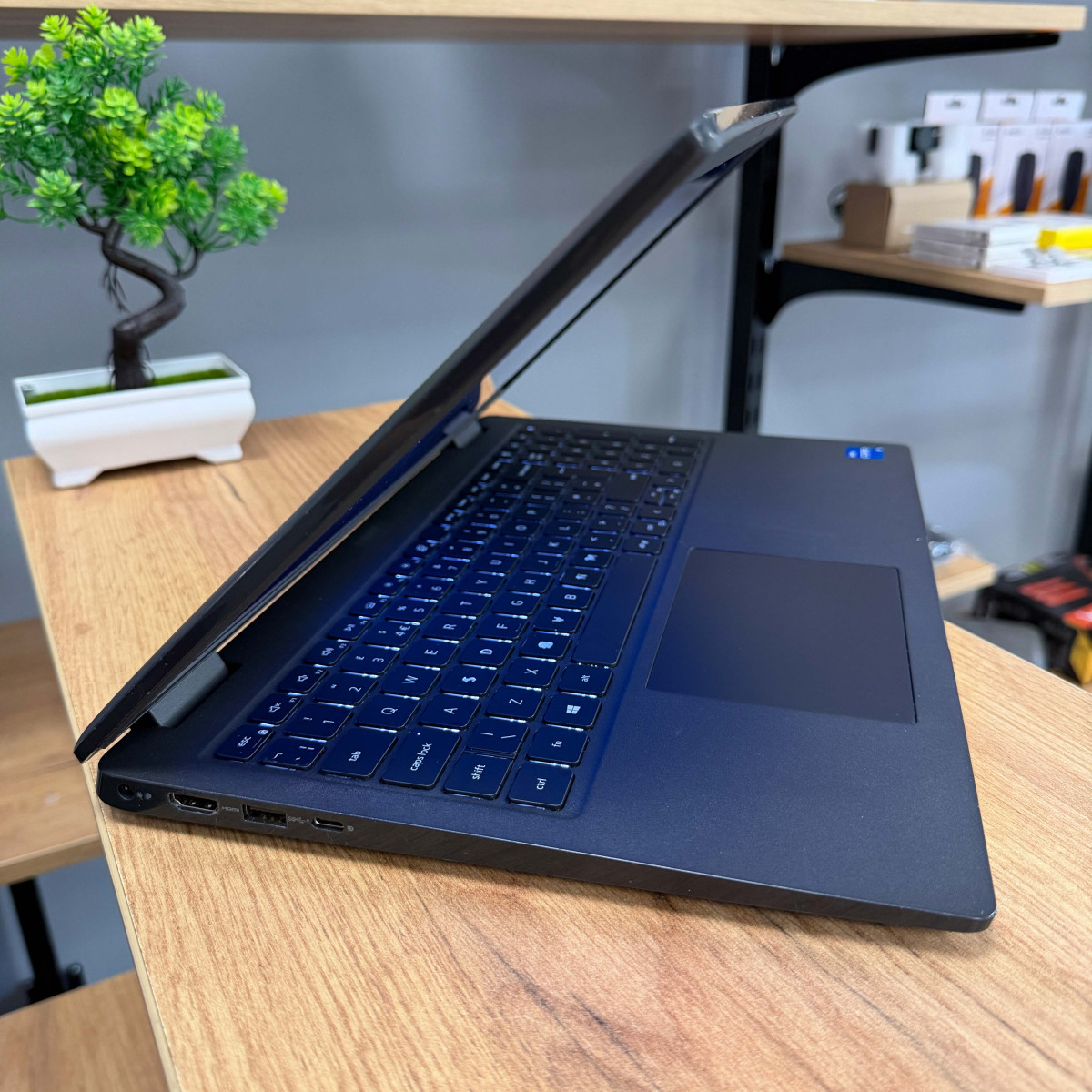 Ноутбук Dell Latitude 3520/ 15.6" FullHD, IPS/ Intel Core i5 1135G7 (4 ядра/ 8 потоків)/ Intel Iris Xe/ 8 GB/ 256 GB SSD NVME (Б/В) 