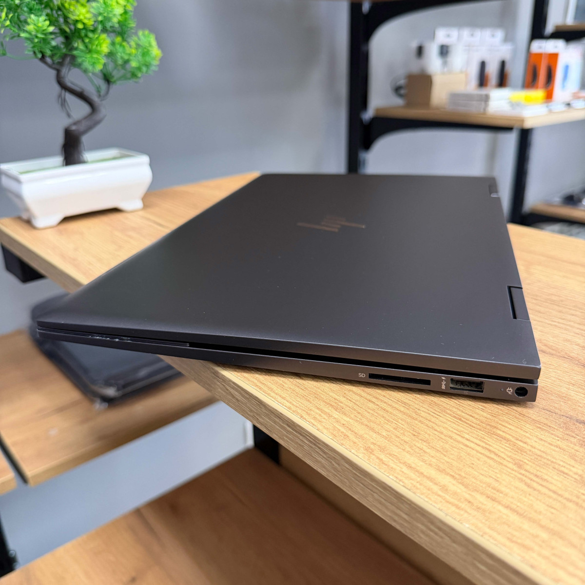 Сенсорний ультрабук-трансформер HP ENVY x360 15m-ee00xx 2в1/ 15.6" FullHD, IPS/  AMD Ryzen 5 4500U (6 ядер/ 6 потоків)/ AMD Radeon RX Vega 6/ 8 GB/ 256 GB SSD NVME (Б\В)