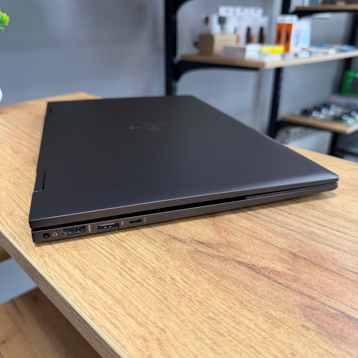 Сенсорний ультрабук-трансформер HP ENVY x360 15m-ee00xx 2в1/ 15.6" FullHD, IPS/  AMD Ryzen 5 4500U (6 ядер/ 6 потоків)/ AMD Radeon RX Vega 6/ 8 GB/ 256 GB SSD NVME (Б\В)