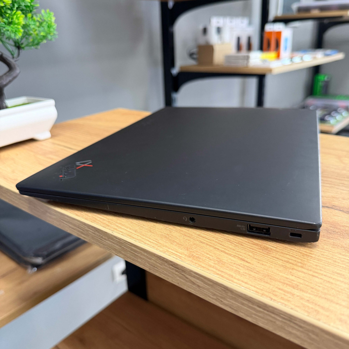 Ультрабук Lenovo ThinkPad X1 Carbon Gen 9/ 14" FullHD (1920x1200), IPS 16:10/ Intel Core i5 1135G7 (4 ядра/ 8 потоків)/ Intel Iris Xe/ 8 GB/ 256 GB SSD NVME (Б\В)