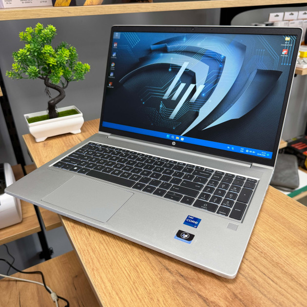 Ноутбук HP ProBook 450 G9/ 15.6" FullHD, IPS/ Intel Core i7 1255U (10 ядер/ 12 потоків)/ Intel UHD/ 8 GB/ 256 GB SSD NVME (Б\В)
