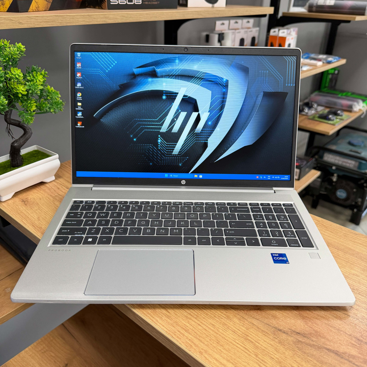 Ноутбук HP ProBook 450 G10/ 15.6" FullHD, IPS/ Intel Core i7 1355U (10 ядер/ 12 потоків)/ Intel UHD/ 8 GB/ 256 GB SSD NVME (Б/В)