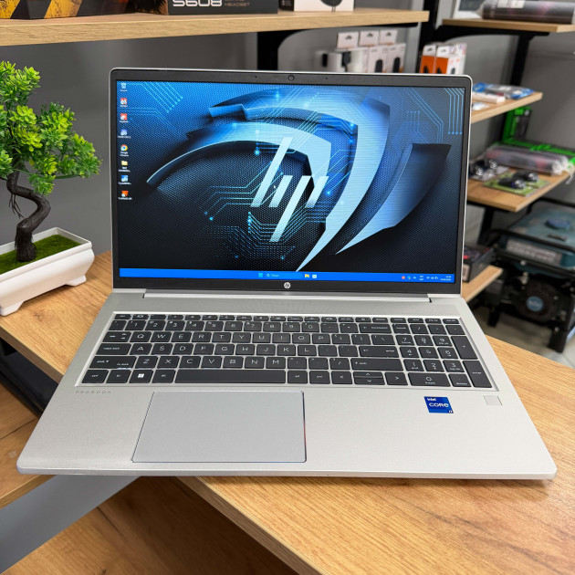 Ноутбук HP ProBook 450 G10/ 15.6" FullHD, IPS/ Intel Core i7 1355U (10 ядер/ 12 потоків)/ Intel UHD/ 8 GB/ 256 GB SSD NVME (Б/В)
