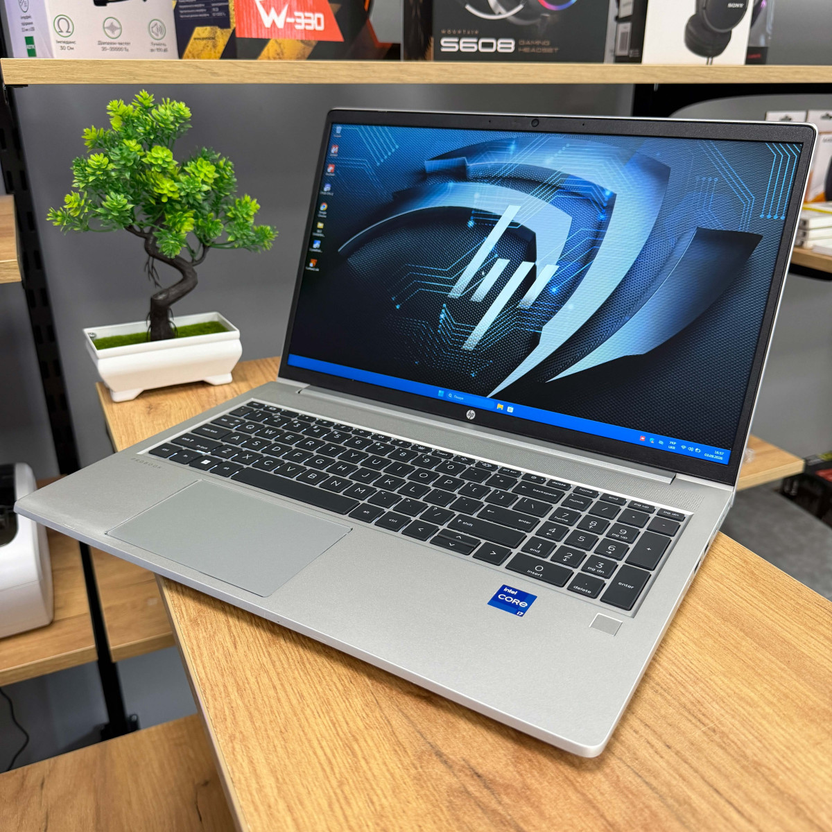 Ноутбук HP ProBook 450 G10/ 15.6" FullHD, IPS/ Intel Core i7 1355U (10 ядер/ 12 потоків)/ Intel UHD/ 8 GB/ 256 GB SSD NVME (Б/В)