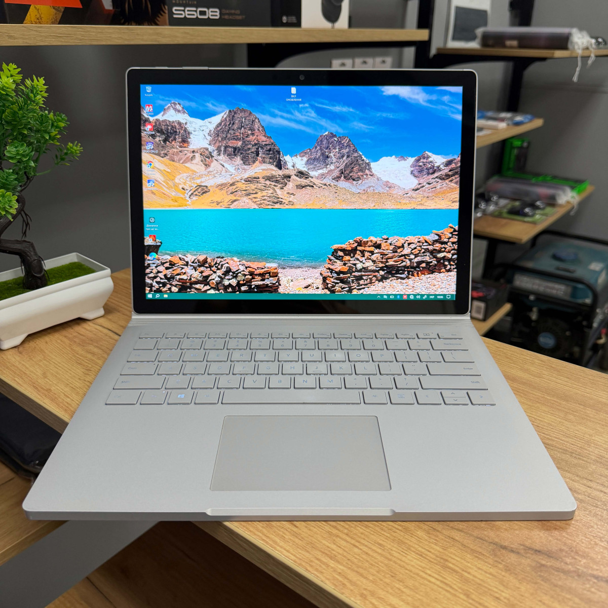 Сенсорний ігровий ноутбук-трансформер Microsoft Surface Book 2 1832 2в1/ 13.5" 3K (3000×2000), IPS/ Intel Core i7 8650U/ NVIDIA GeForce GTX 1050 (на 2 GB)/ 16 GB/ 1 TB SSD NVME (Б/В) 