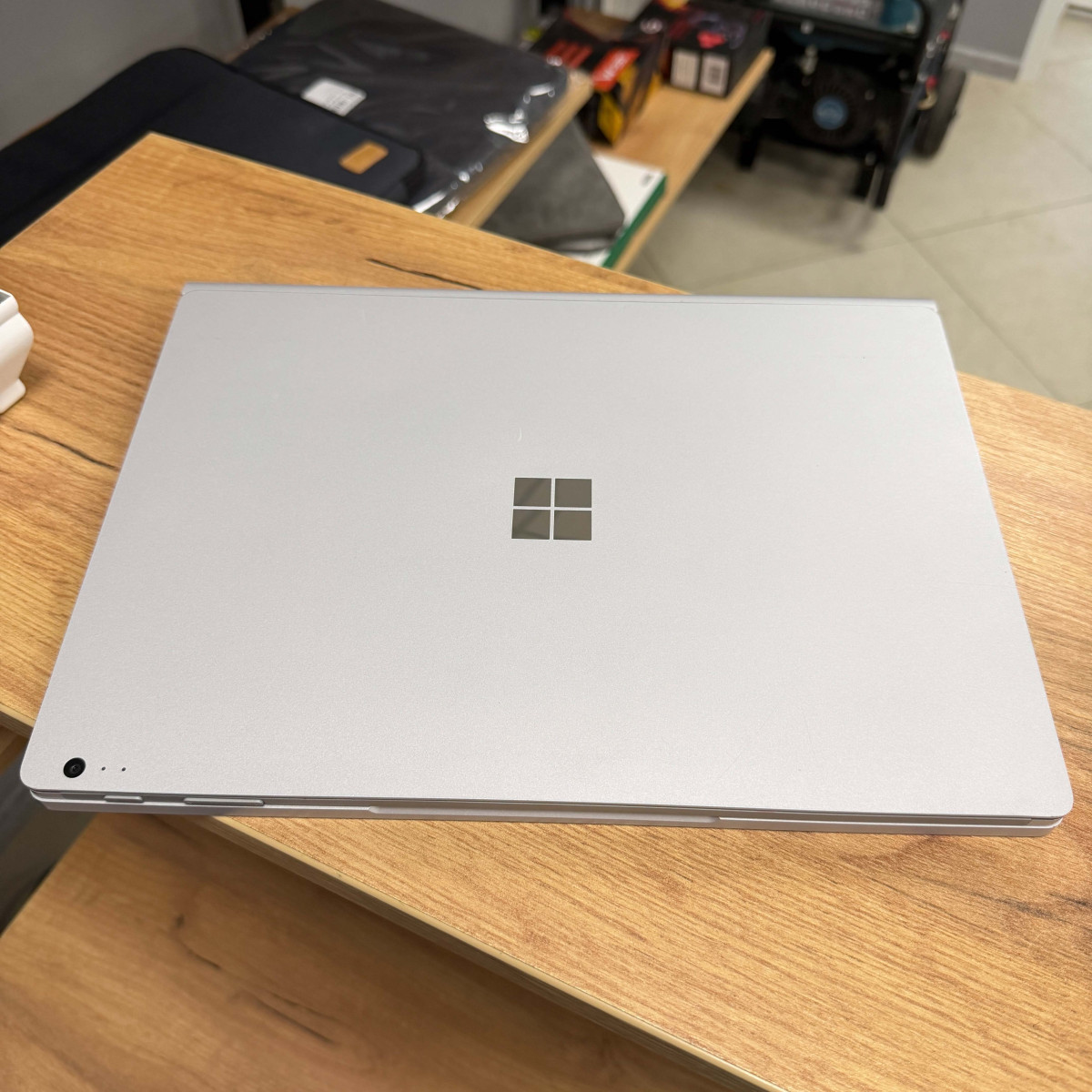 Сенсорний ігровий ноутбук-трансформер Microsoft Surface Book 2 1832 2в1/ 13.5" 3K (3000×2000), IPS/ Intel Core i7 8650U/ NVIDIA GeForce GTX 1050 (на 2 GB)/ 16 GB/ 1 TB SSD NVME (Б/В) 