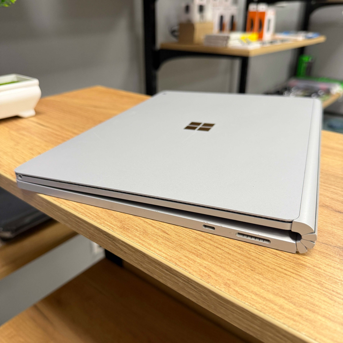 Сенсорний ігровий ноутбук-трансформер Microsoft Surface Book 2 1832 2в1/ 13.5" 3K (3000×2000), IPS/ Intel Core i7 8650U/ NVIDIA GeForce GTX 1050 (на 2 GB)/ 16 GB/ 1 TB SSD NVME (Б/В) 