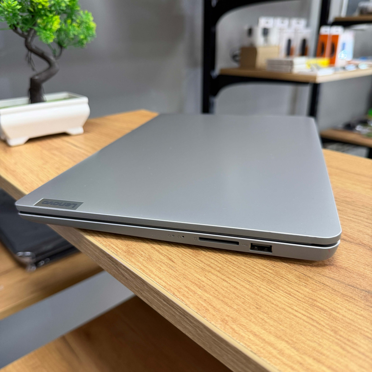 Ультрабук Lenovo IdeaPad 1 14IAU7/ 14" FullHD, IPS/ Intel Core i3 1215U (6 ядер/ 8 потоків)/ Intel UHD/ 8 GB/ 256 GB SSD NVME (Б/В)