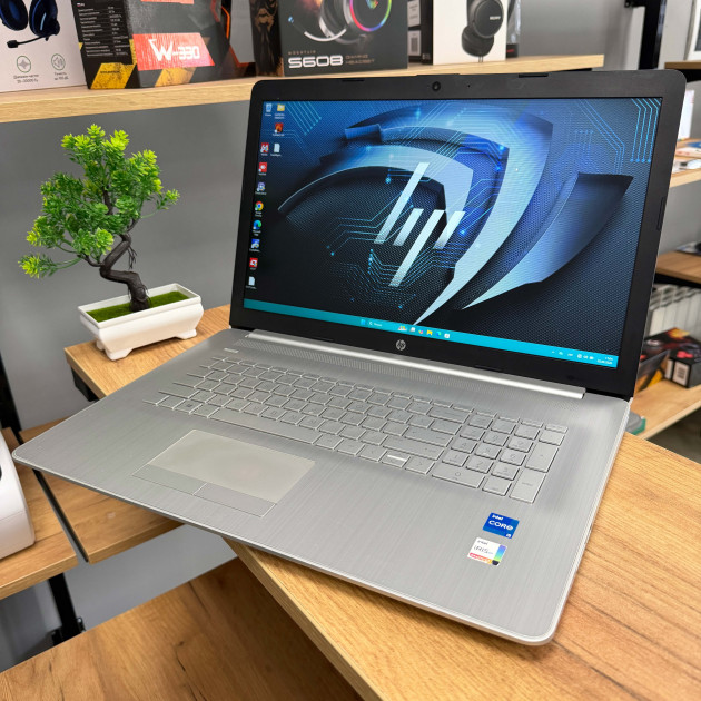 Ноутбук HP 17-by4xxx/ 17.3" FullHD, IPS/ Intel Core i5 1135G7 (4 ядра/ 8 потоків)/ Intel Iris Xe/ 8 GB/ 256 GB SSD NVME (Б/В)
