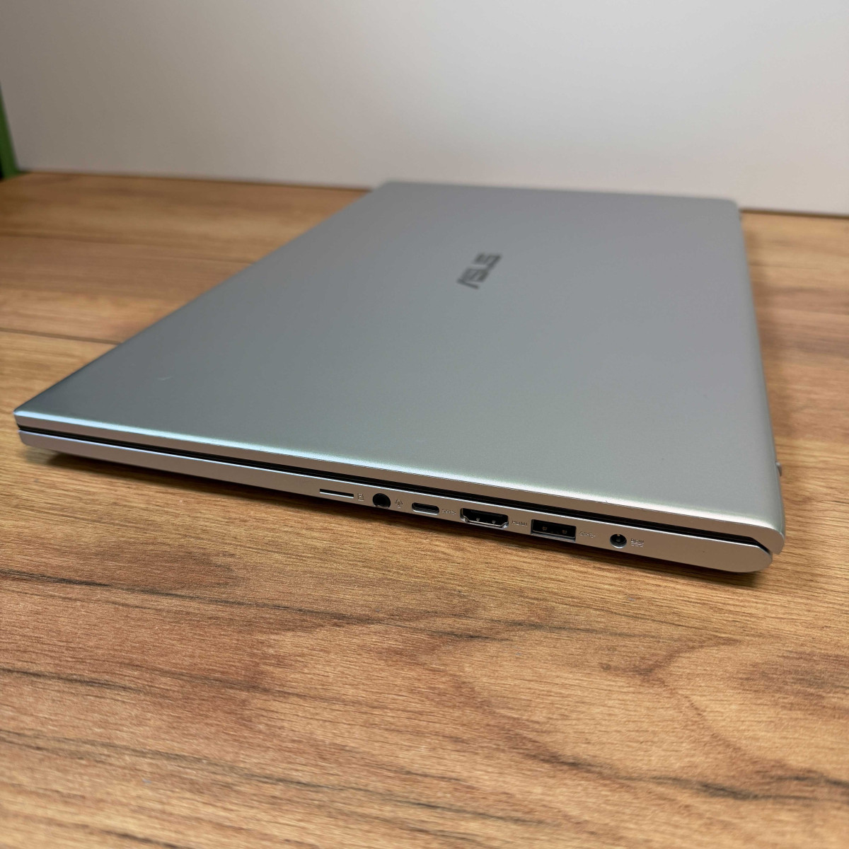 Ноутбук Asus VivoBook 17 X712JA/ 17.3" 17.3" HD+ (1600x900)/ Intel Core i5 1035G1 (4 ядра/ 8 потоків)/ Intel UHD/ 12 GB/ 128 GB SSD NVME + 1 TB HDD (Б/В)
