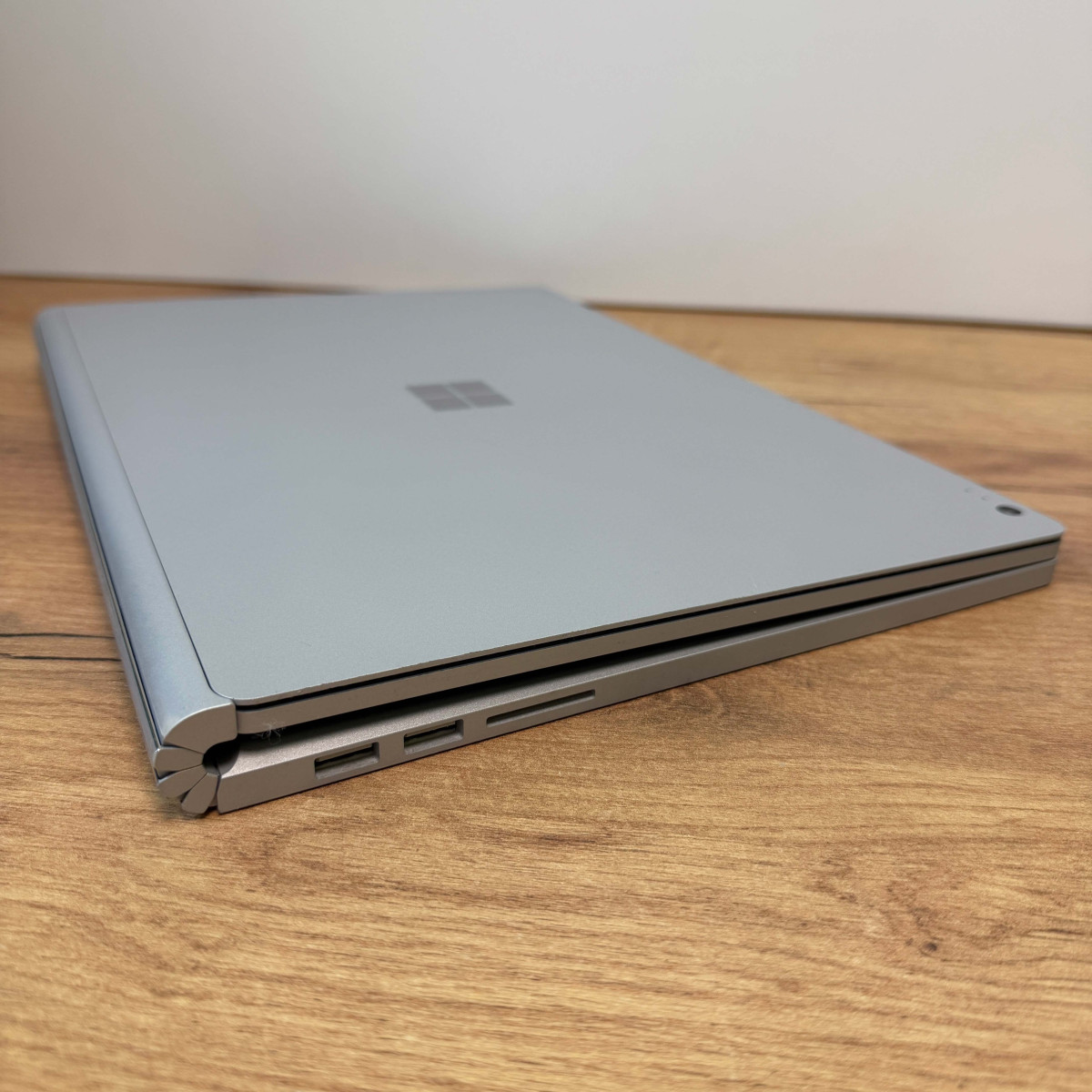 Сенсорний ігровий ноутбук-трансформер Microsoft Surface Book 2 1832 2в1/ 13.5" 3K (3000×2000), IPS/ Intel Core i7 8650U/ NVIDIA GeForce GTX 1050 (на 2 GB)/ 16 GB/ 1 TB SSD NVME (Б/В) 
