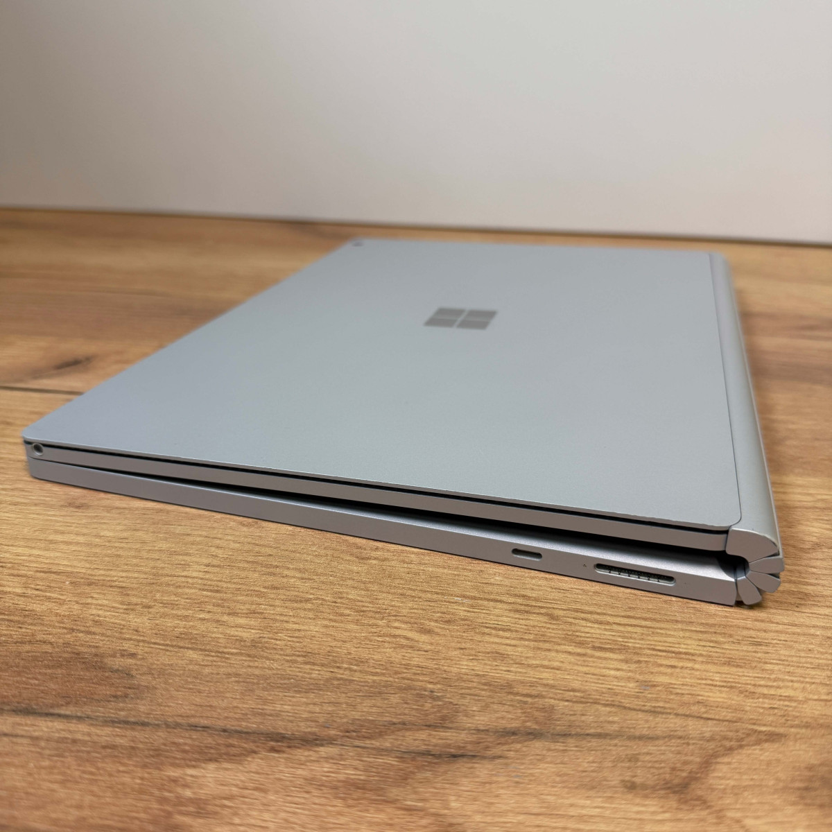 Сенсорний ігровий ноутбук-трансформер Microsoft Surface Book 2 1832 2в1/ 13.5" 3K (3000×2000), IPS/ Intel Core i7 8650U/ NVIDIA GeForce GTX 1050 (на 2 GB)/ 16 GB/ 1 TB SSD NVME (Б/В) 