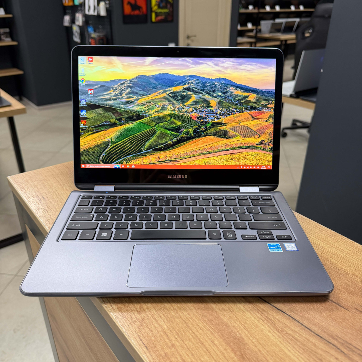 Cенсорний ультрабук 2в1 Samsung 7 Spin (NP730QAA)/  13.3" FullHD, IPS/ Intel Core i5 8250U (4 ядра/ 8 потоків)/ Intel UHD 620/ 8 GB/ 256 GB SSD (Б/В)