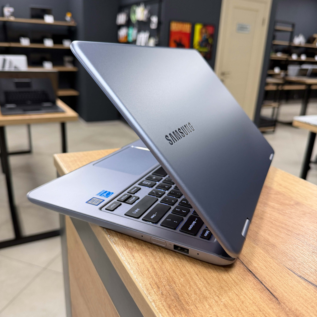 Cенсорний ультрабук 2в1 Samsung 7 Spin (NP730QAA)/  13.3" FullHD, IPS/ Intel Core i5 8250U (4 ядра/ 8 потоків)/ Intel UHD 620/ 8 GB/ 256 GB SSD (Б/В)