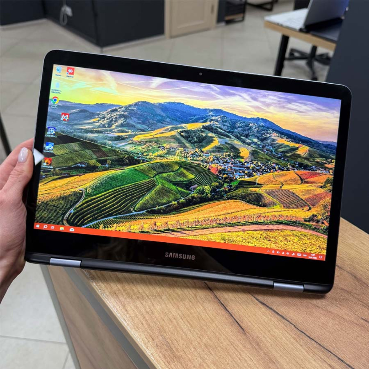 Cенсорний ультрабук 2в1 Samsung 7 Spin (NP730QAA)/  13.3" FullHD, IPS/ Intel Core i5 8250U (4 ядра/ 8 потоків)/ Intel UHD 620/ 8 GB/ 256 GB SSD (Б/В)
