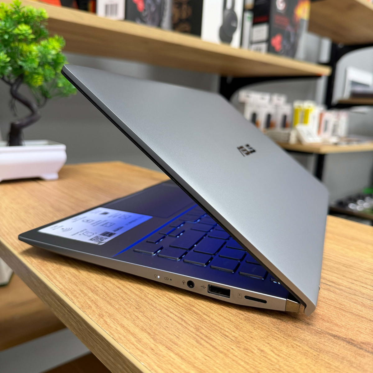 Ультрабук Asus ZenBook 14 UX434IQ/ 14" FullHD, IPS/ AMD Ryzen 5 4500U (6 ядер/ 6 потоків)/ NVIDIA GeForce MX350 (на 2 GB)/ 8 GB/ 256 GB NVME (Б\В)