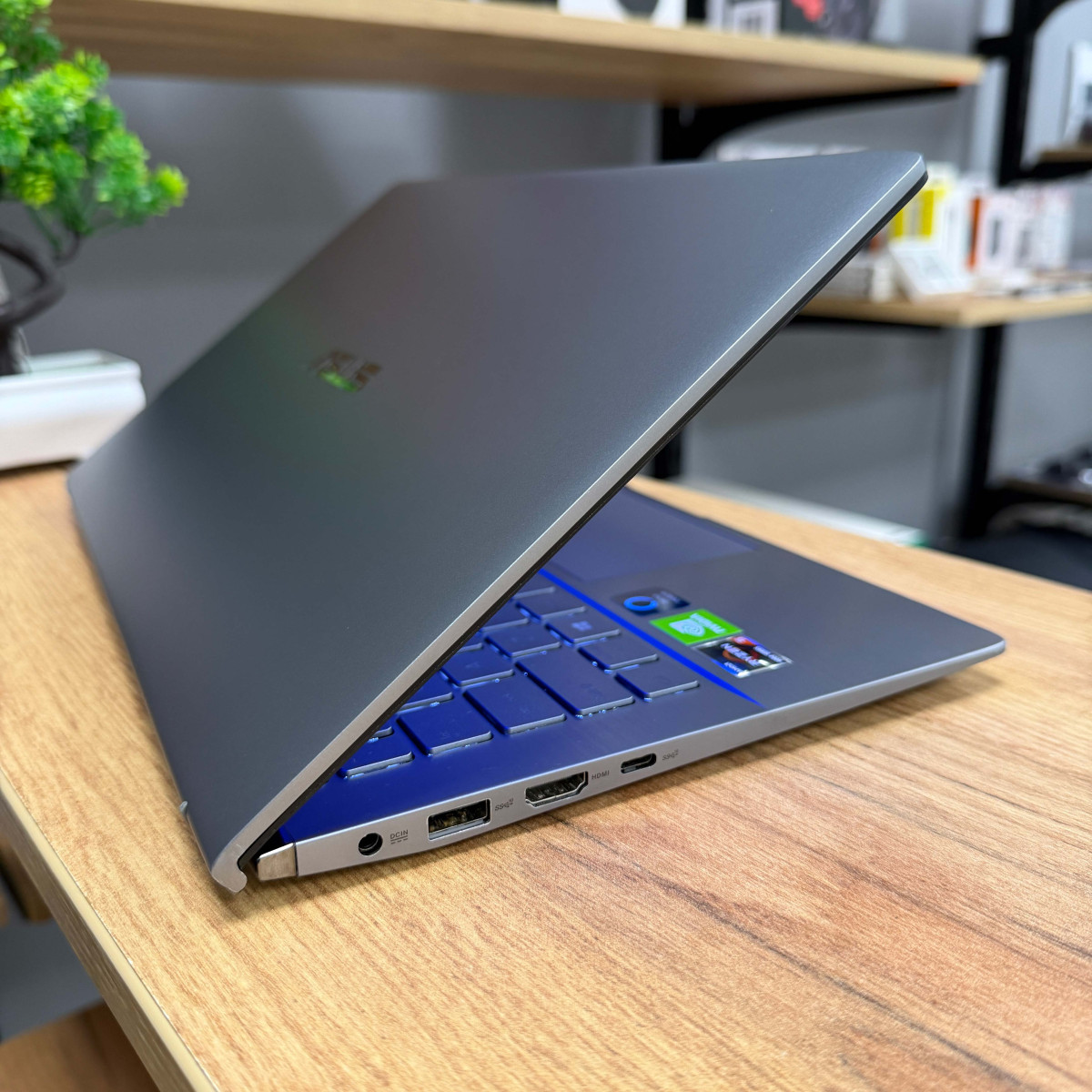 Ультрабук Asus ZenBook 14 UX434IQ/ 14" FullHD, IPS/ AMD Ryzen 5 4500U (6 ядер/ 6 потоків)/ NVIDIA GeForce MX350 (на 2 GB)/ 8 GB/ 256 GB NVME (Б\В)